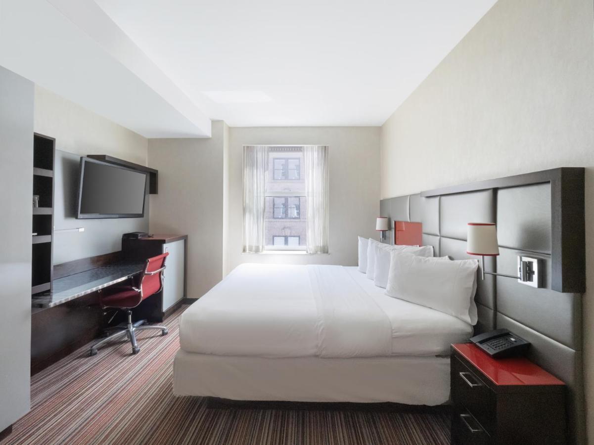 Courtyard By Marriott New York Manhattan/Herald Square Exterior photo